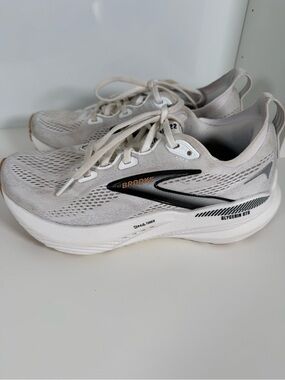 Brooks Glycerin GTS 22 Women’s Size 7 White/Grey Running Walking Shoes